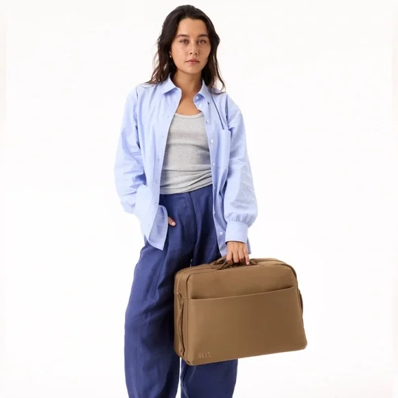 Beis The Ultimate Travel Duffle in Camel NEW - Picture 5 of 5